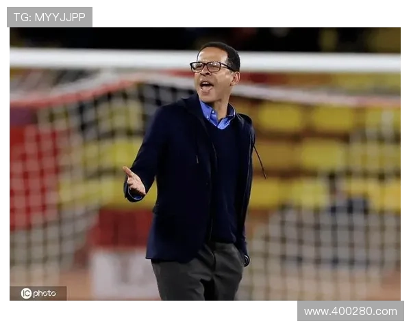 罗塞尼尔受访帕尔默插兜旁观