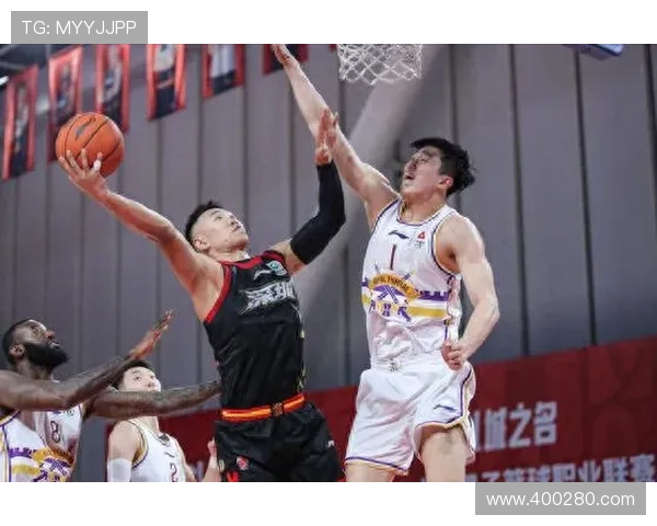 贺希宁外线爆发助男篮连胜创佳绩 贺希宁外线爆发助男篮连胜创佳绩